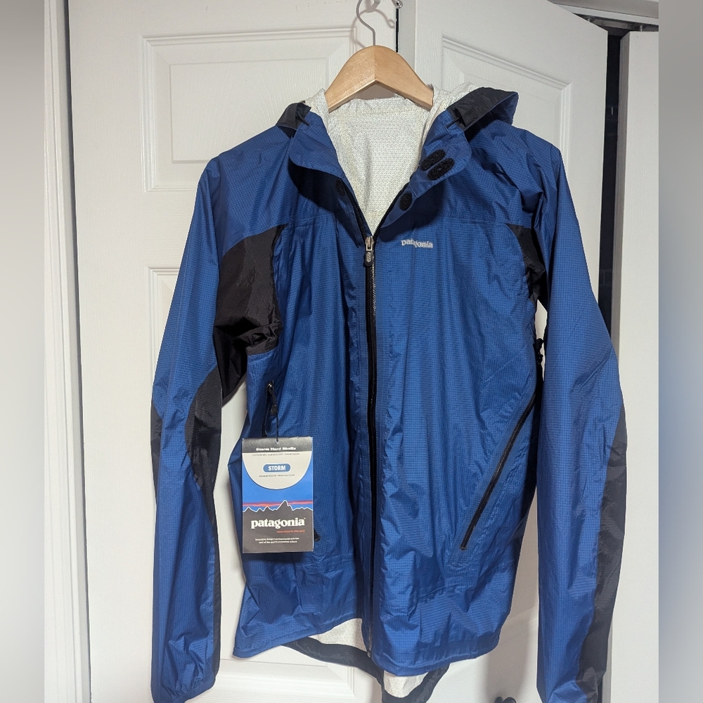 Patagonia Storm Men's Navy and Black Raincoat